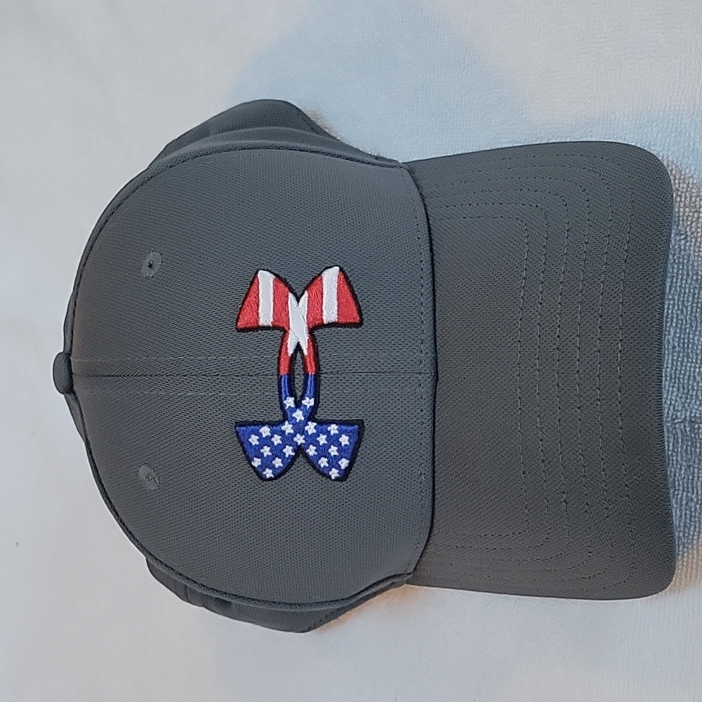 Men's Gray Under Armour Freedom Classic fitted hat. Size XL.